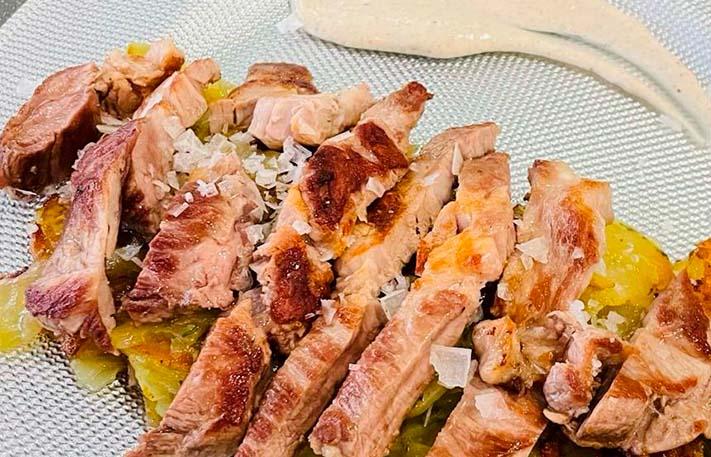 Saborea nuestras jugosas carnes a la brasa. ¡Deliciosas!